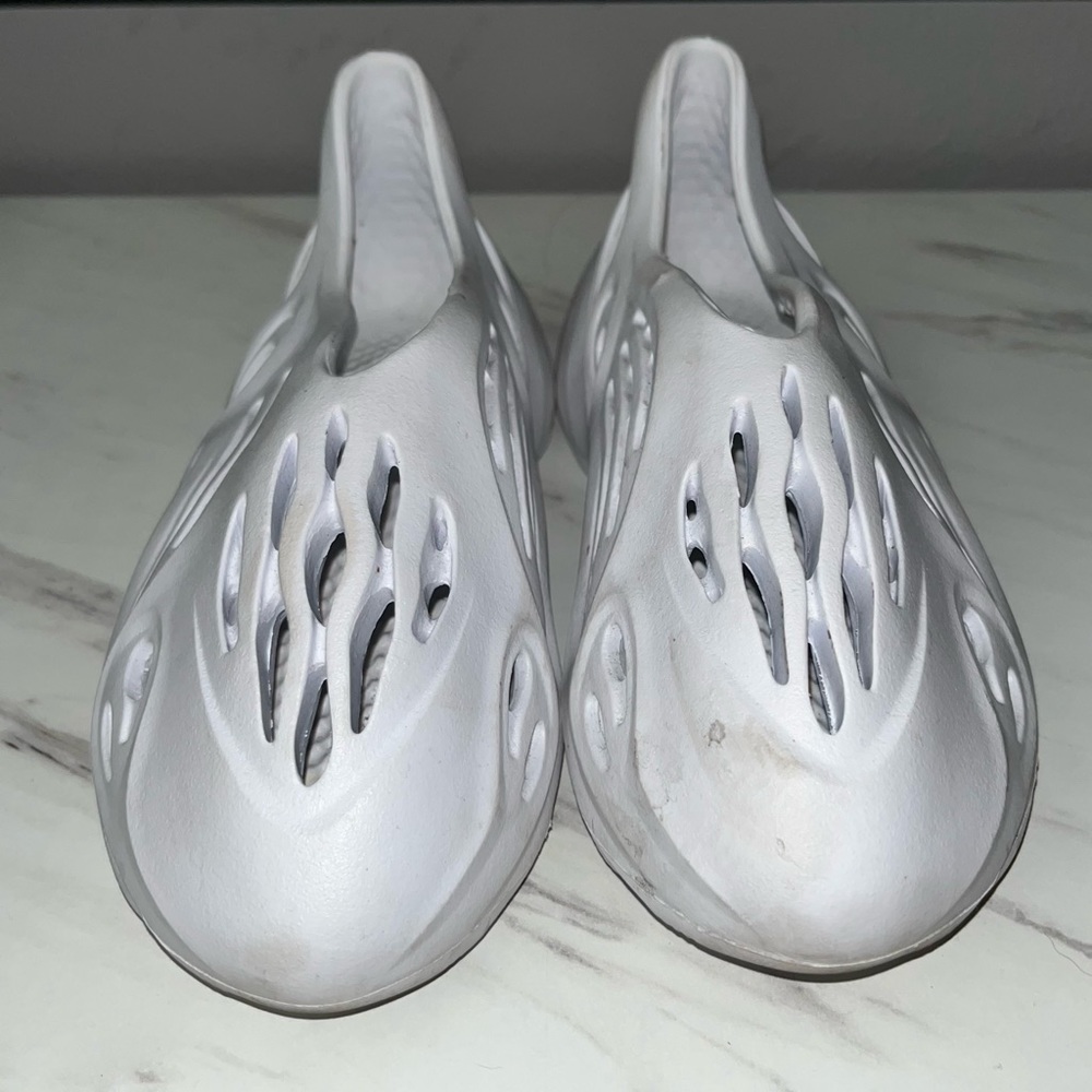 slip on foam runners